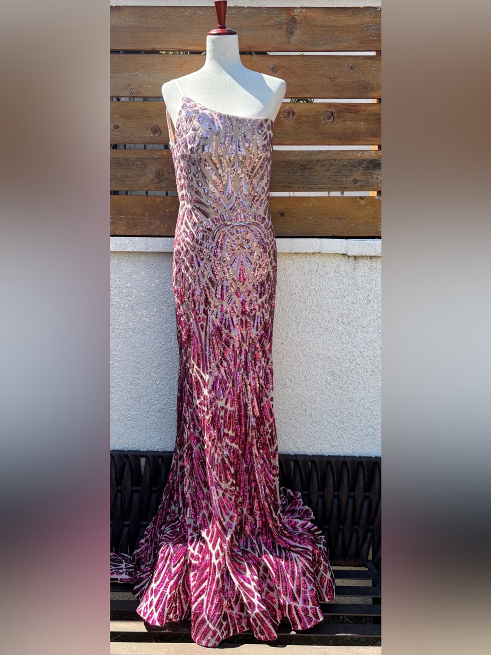 Embellished Sequin Gown
JOVANI PINK FUCHSIA